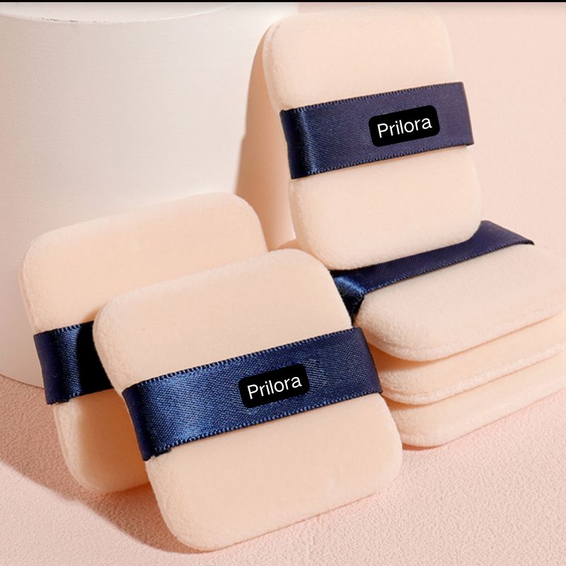 映画、ファッション、ブライダル設定での高頻度使用に適したプロフェッショナルスタジオグレードのルースパウダーパフ。密度が高く柔らかい構造で一貫したパウダー放出を保証 — EUおよび日本のメイクアップアーティストラインに信頼されている.