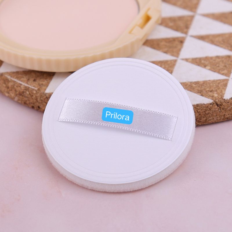 最大のパウダー保持と最小吸収を実現した高ロフトのマシュマロパフ。オープンセル表面がルースパウダーを均一にグリップ — ベーキングや全体のセットに最適なプロフェッショナルキット用