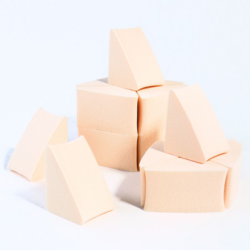 Compact triangular applicator engineered for fine-detail work on brows, lip lines, and inner corners. Made with 28D closed-cell foam (FDA & REACH compliant) for consistent performance in bulk private label programs.