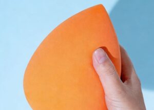 巨大メイクスポンジメーカー