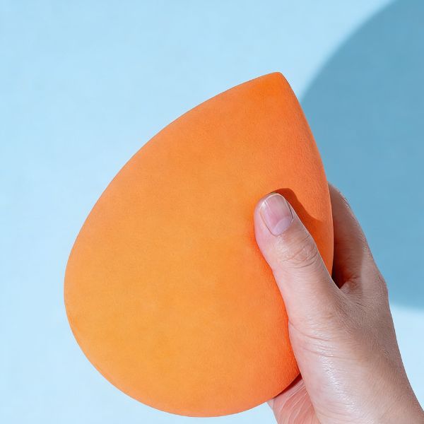 巨大メイクスポンジメーカー